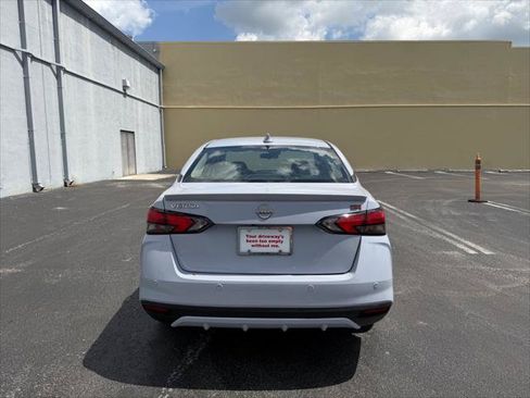 Used 2024 Nissan Versa SR FWD image 4