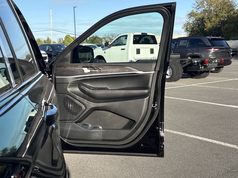 New 2025 Jeep Grand Cherokee L Limited image 7