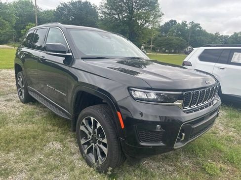 Used 2023 Jeep Grand Cherokee Overland w/ MOPAR Finishing Package AWD/4WD image 2