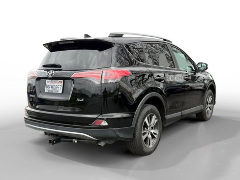 Used 2018 Toyota RAV4 XLE image 5