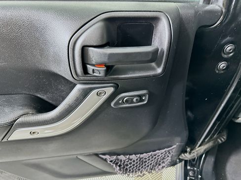 Used 2015 Jeep Wrangler Unlimited Sport AWD/4WD image 15