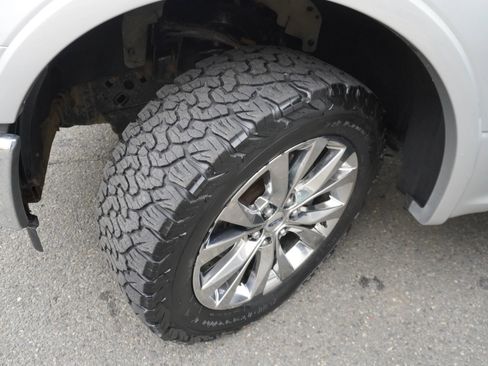 Used 2017 Ford F150 Lariat w/ Equipment Group 502A Luxury image 33