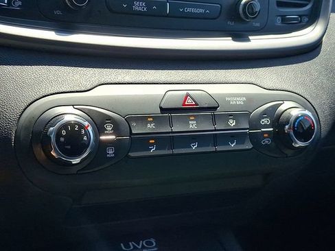 Used 2016 Kia Sorento FWD image 11