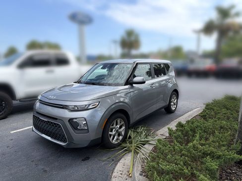 Used 2022 Kia Soul LX w/ Technology Package FWD image 7