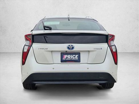 Used 2018 Toyota Prius Two image 7