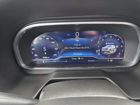 Used 2023 Chevrolet Suburban RST w/ Luxury Package image 15