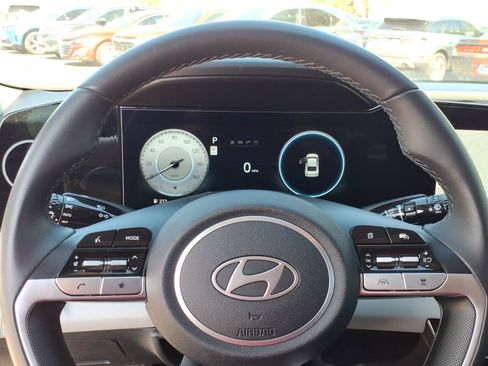Certified 2025 Hyundai Elantra Limited FWD image 20