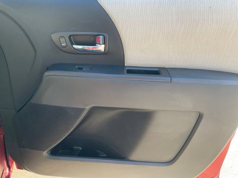 Used 2010 MAZDA MAZDA5 Sport FWD image 24