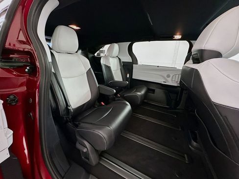 Used 2025 Toyota Sienna XSE w/ XSE Plus Package image 28