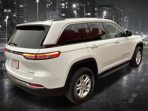 Used 2023 Jeep Grand Cherokee Laredo image 6