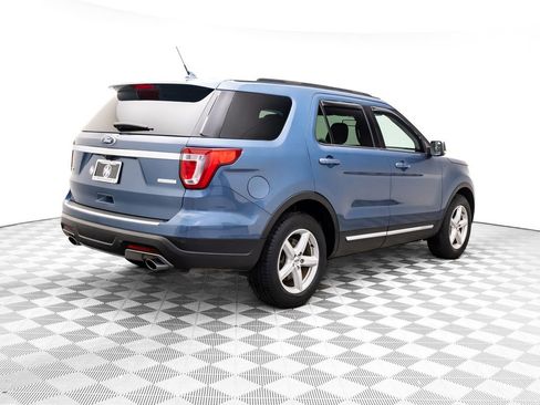 Used 2018 Ford Explorer XLT w/ Equipment Group 201A image 7