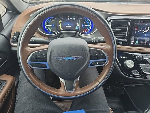 Used 2020 Chrysler Pacifica Limited w/ Advanced Safetytec Group FWD image 14