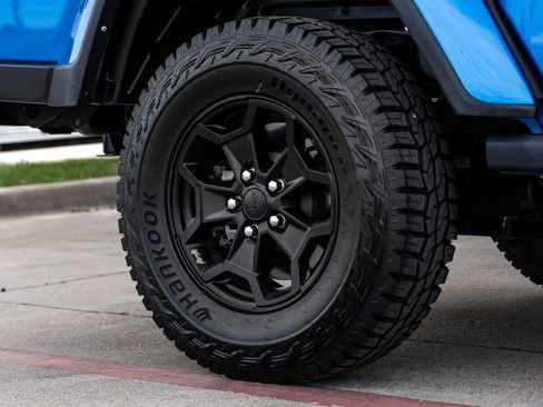 Used 2021 Jeep Gladiator Willys image 65