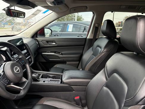 Used 2024 Nissan Pathfinder SL w/ SL Premium Package image 12