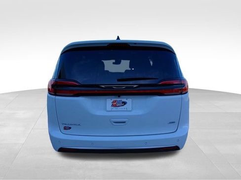 New 2027 Chrysler Pacifica Select AWD/4WD image 4