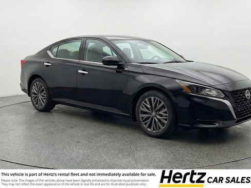 Used 2025 Nissan Altima 2.5 SV FWD image 1