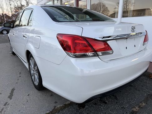 Used 2011 Toyota Avalon Limited image 8