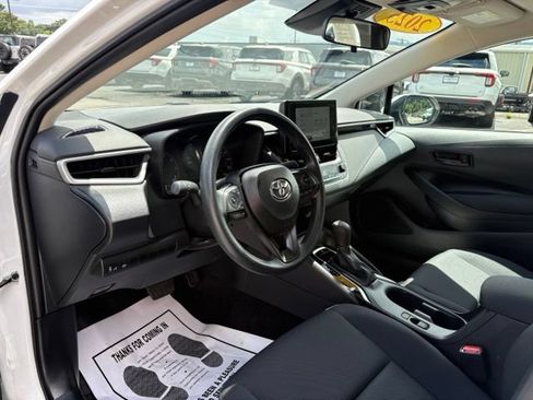 Used 2025 Toyota Corolla LE FWD image 3