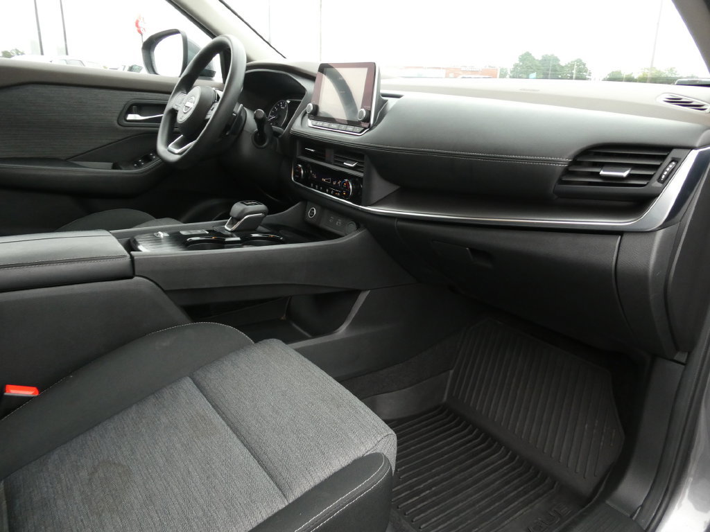 Used 2023 Nissan Rogue SV FWD image 14