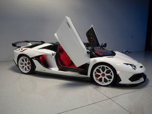 Used 2020 Lamborghini Aventador SVJ AWD/4WD image 75