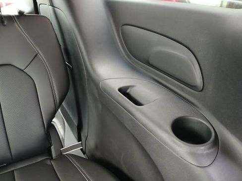 New 2026 Chrysler Pacifica Select AWD/4WD image 16