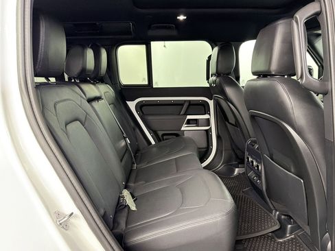 Used 2023 Land Rover Defender 110 S image 32