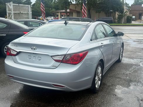 Used 2012 Hyundai Sonata Limited w/ Navigation Pkg FWD image 7