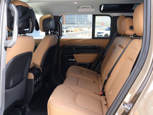 New 2026 Land Rover Defender 110 X-Dynamic SE image 19