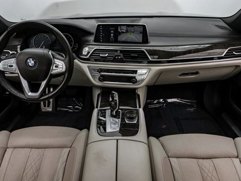 Used 2018 BMW 750i image 16