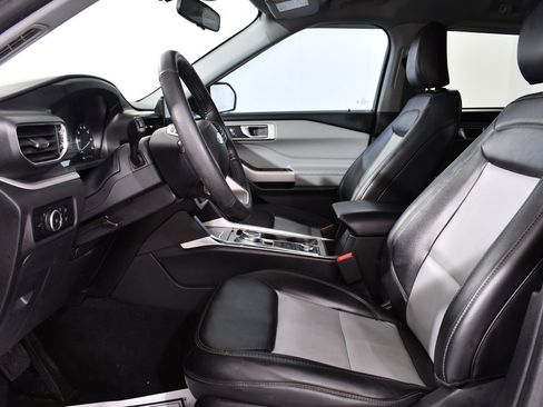 Used 2023 Ford Explorer XLT w/ Equipment Group 202A image 6