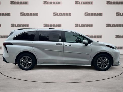 Used 2025 Toyota Sienna XLE w/ XLE Plus Package AWD/4WD image 6