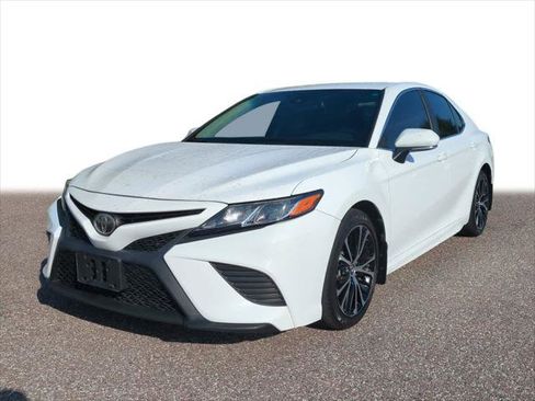 Certified 2018 Toyota Camry SE w/ Convenience Package image 1