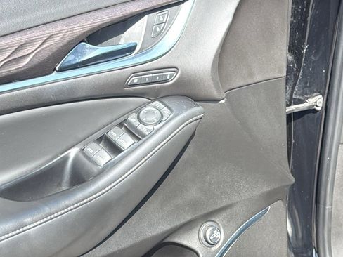 Used 2022 Buick Enclave Avenir image 9