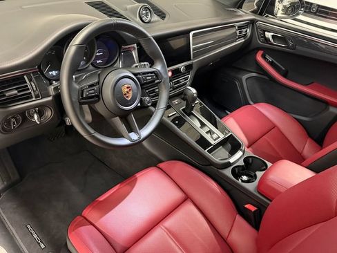 Certified 2026 Porsche Macan AWD/4WD image 4