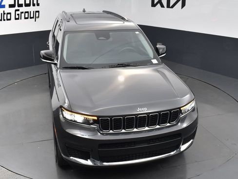 Used 2022 Jeep Grand Cherokee L Limited AWD/4WD image 16