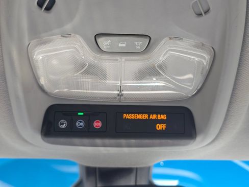 Used 2020 Chevrolet Bolt LT FWD image 30
