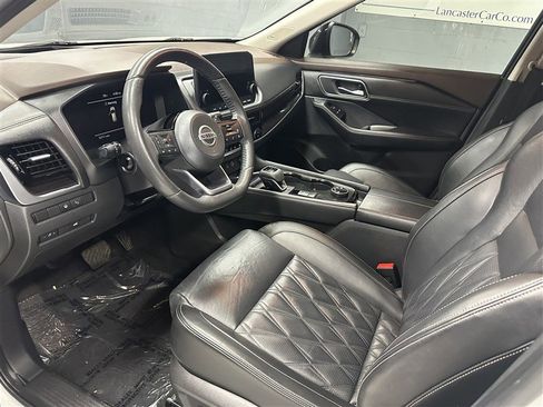 Used 2021 Nissan Rogue Platinum AWD/4WD image 2