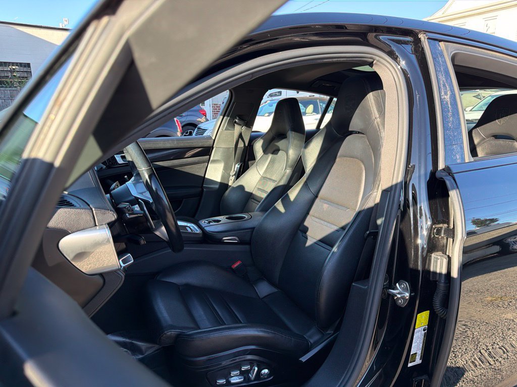 Used 2018 Porsche Panamera RWD image 28