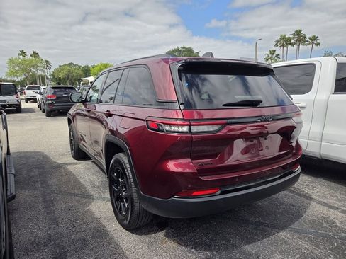 Used 2025 Jeep Grand Cherokee Altitude image 5