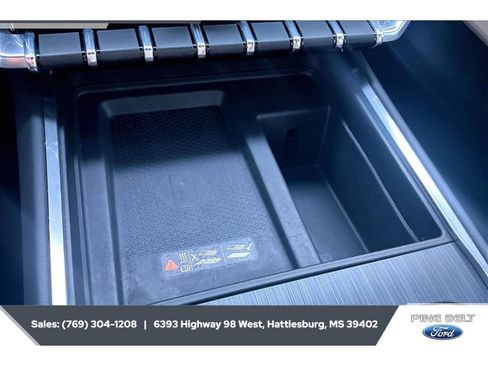 Used 2025 GMC Acadia Elevation w/ Elevation Premium Package FWD image 24