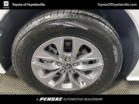 Used 2026 Toyota Sienna XLE FWD image 18