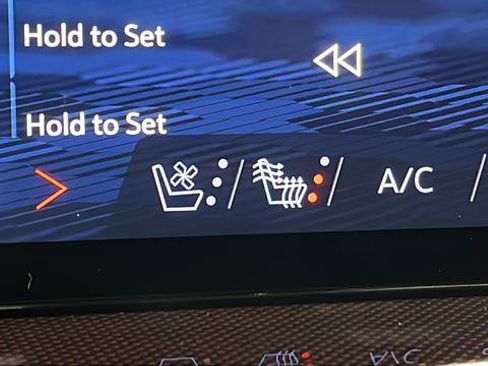 Used 2024 Chevrolet Traverse RS image 38