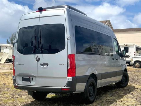Used 2025 Mercedes-Benz Sprinter 2500 image 9