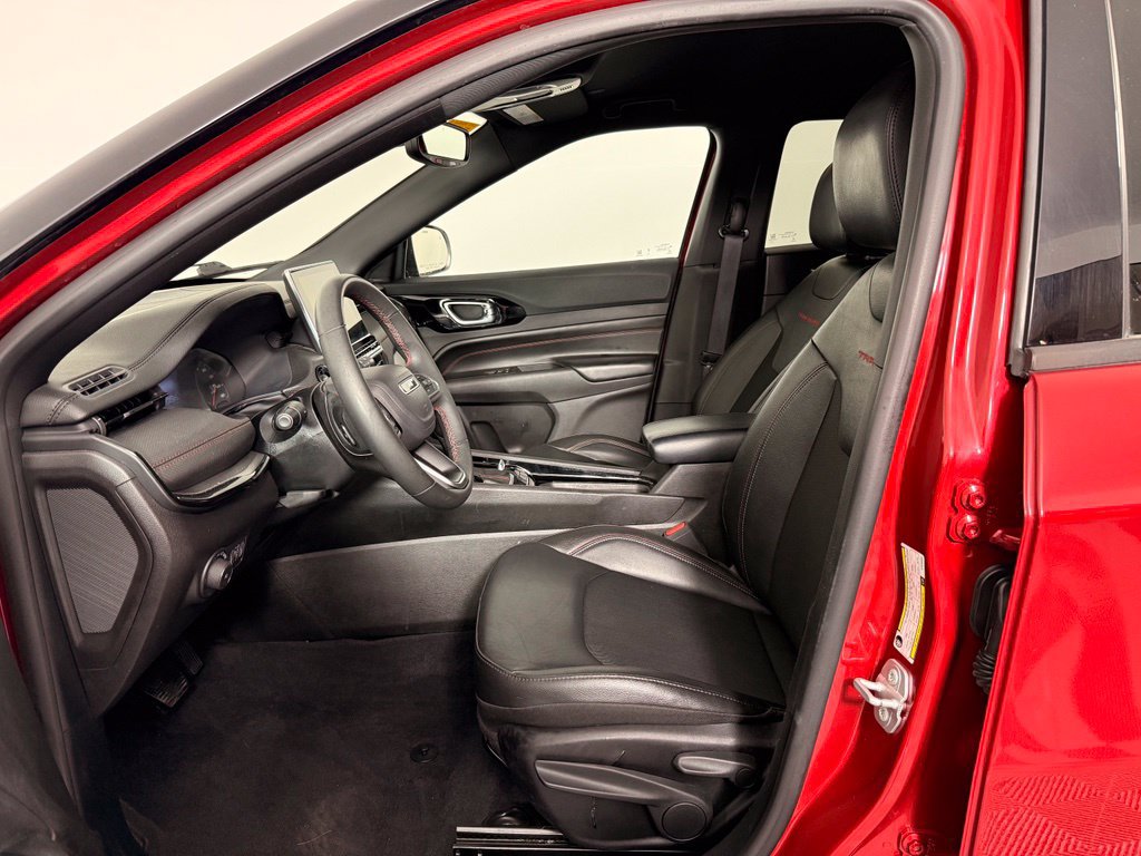 Used 2025 Jeep Compass Trailhawk AWD/4WD image 2