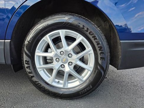 Used 2023 Chevrolet Equinox LS w/ LS Convenience Package image 9
