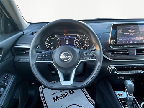 Used 2024 Nissan Altima 2.5 SV image 8