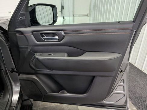 Used 2025 Nissan Armada PRO-4X w/ Pro-4X Premium Package image 29