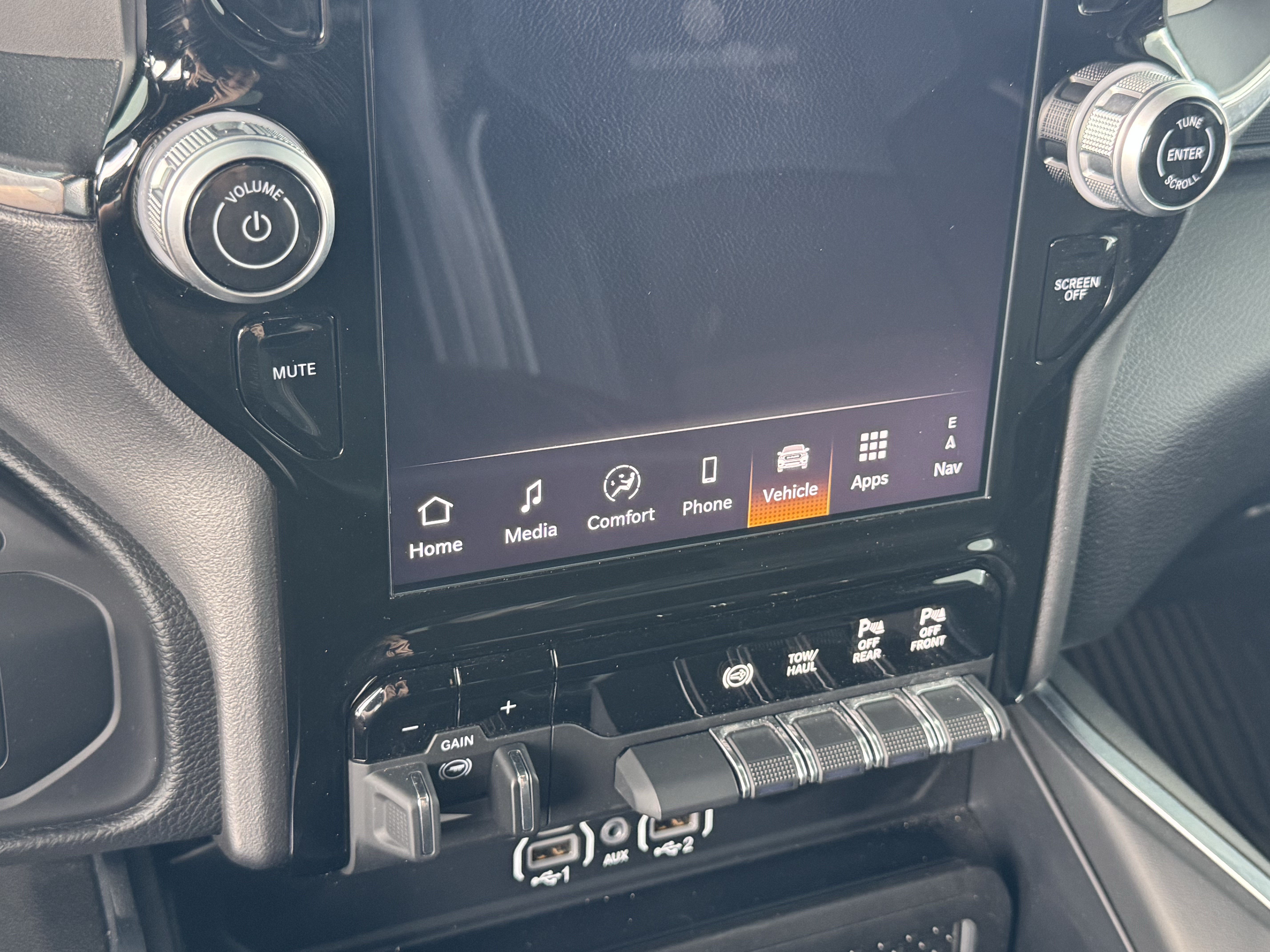Used 2025 RAM 2500 Laramie AWD/4WD image 17