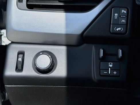 Used 2019 Chevrolet Tahoe LT w/ RST Edition RWD image 36