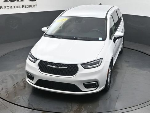 Used 2023 Chrysler Pacifica Touring-L FWD image 45